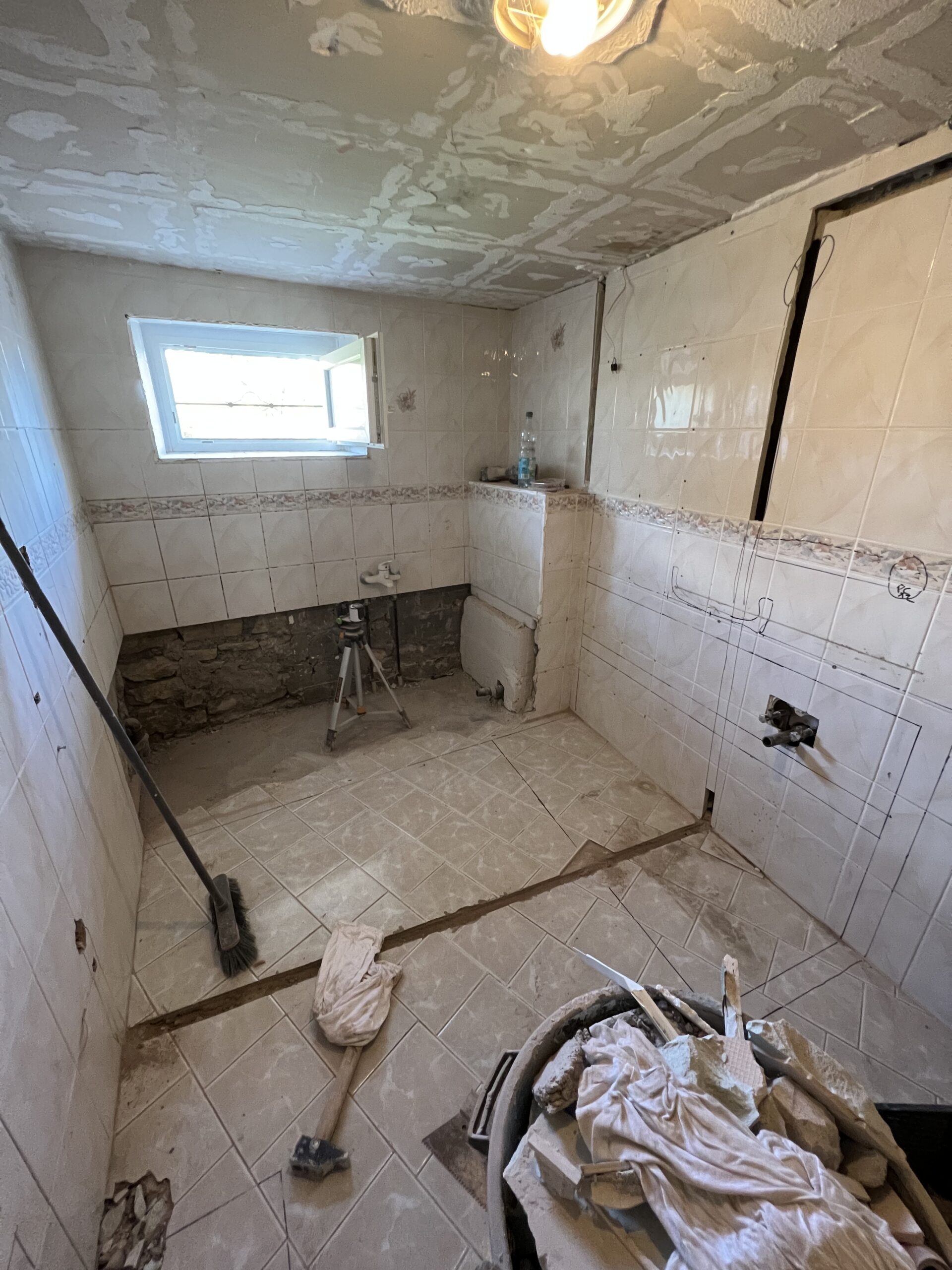 Réalisation salle de bain avec douche à l'italienne par 2 HOT à Fameck
